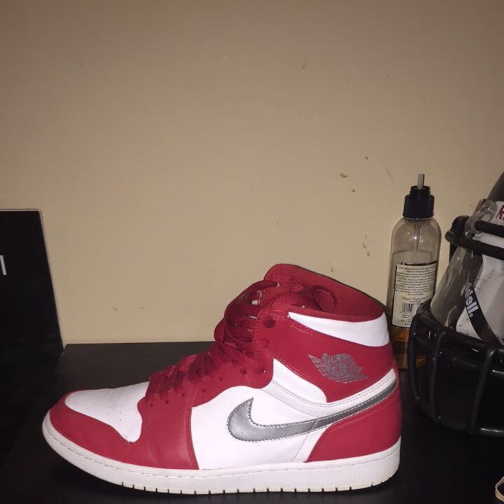 Jordan Retro 1 “Silver Medal”